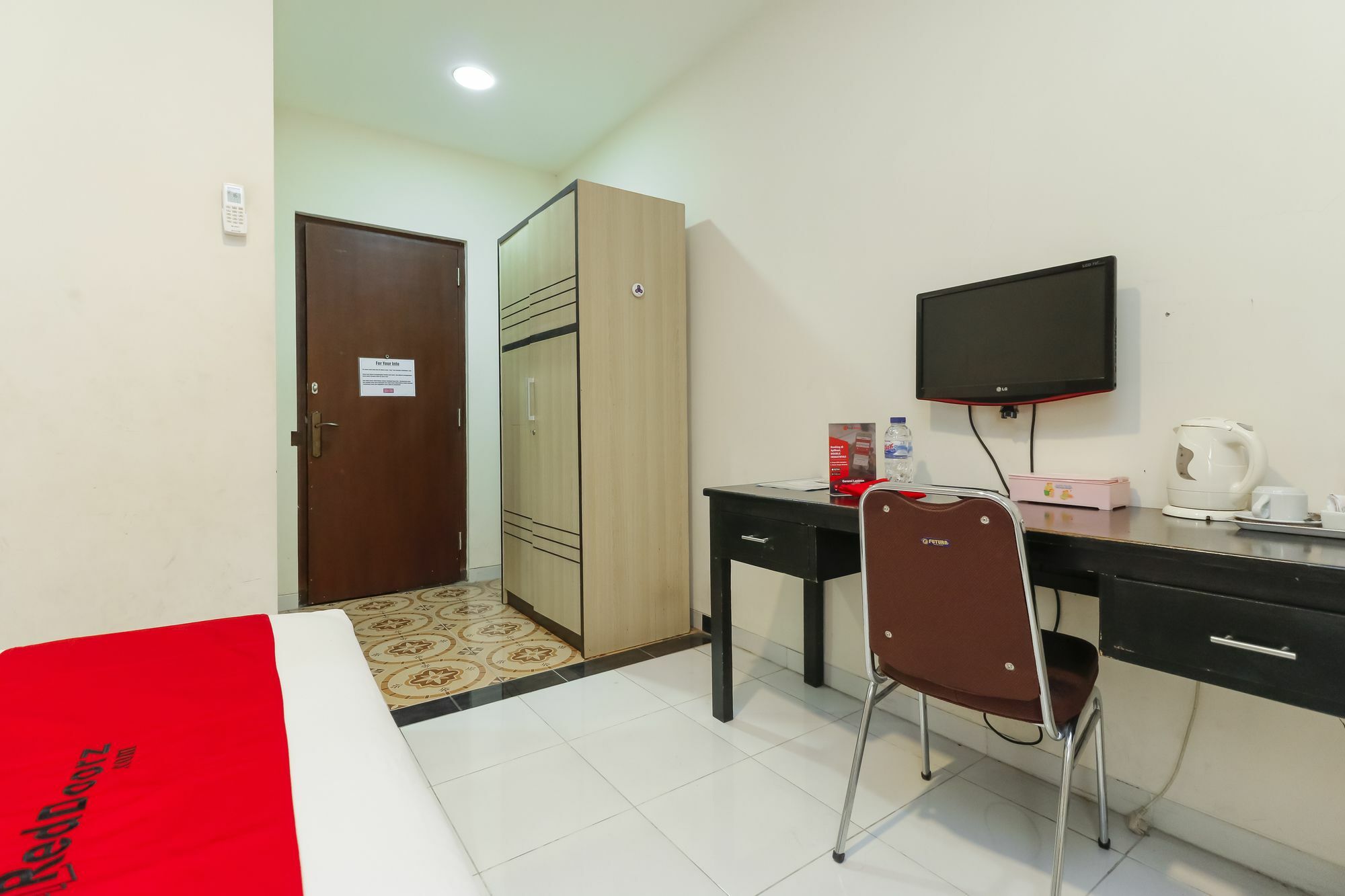 Reddoorz Near Universitas Sebelas Maret Surakarta  Luaran gambar