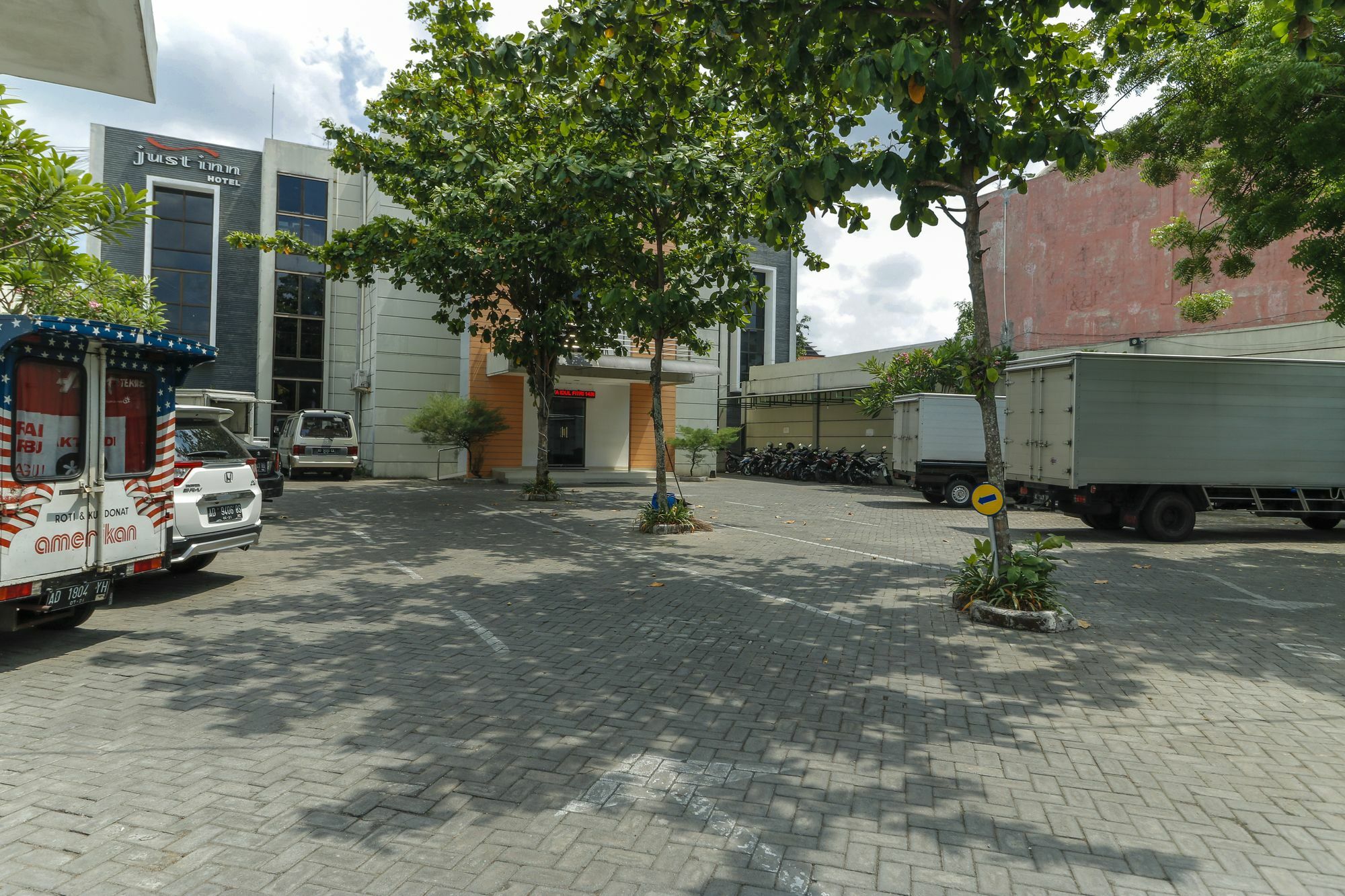Reddoorz Near Universitas Sebelas Maret Surakarta  Luaran gambar
